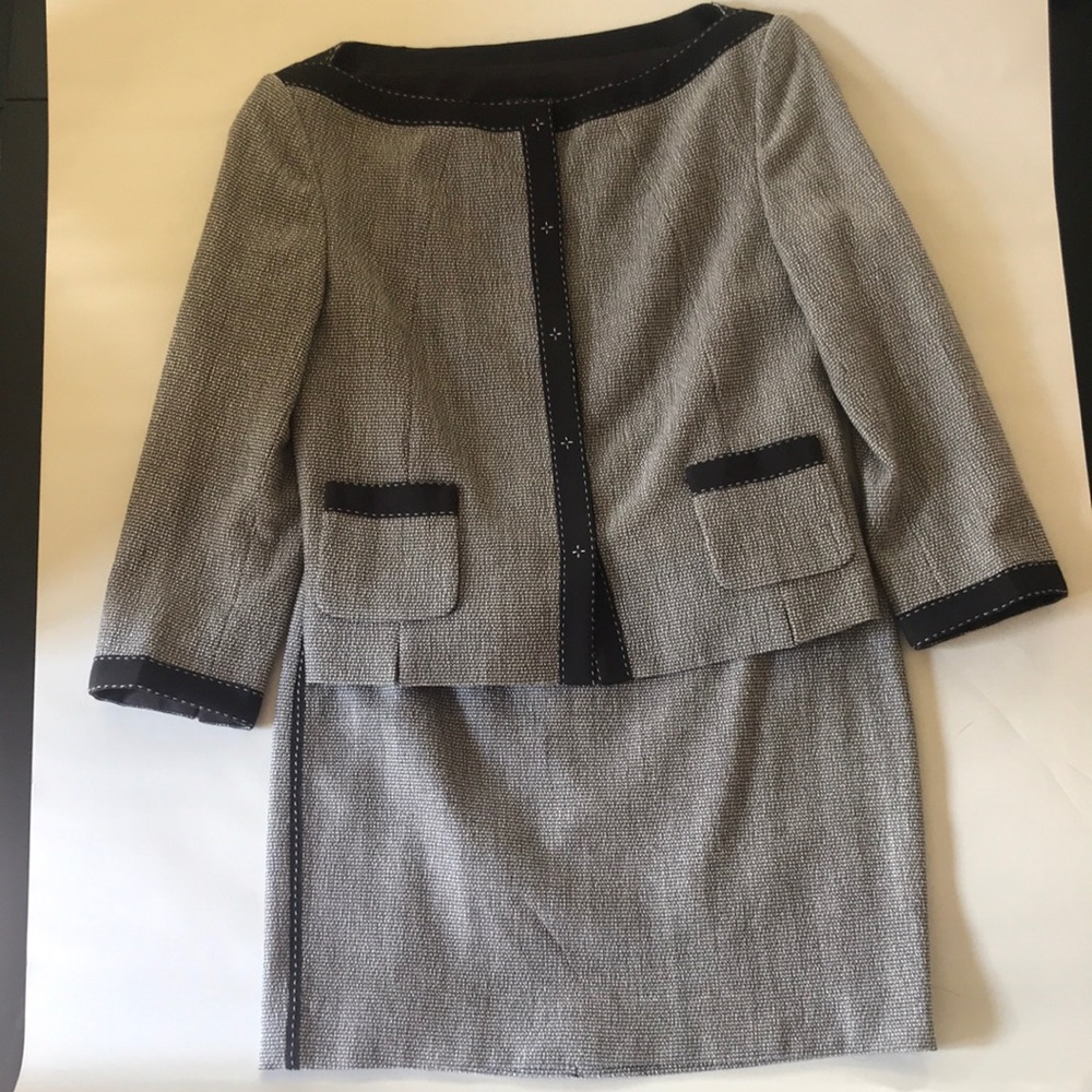 Beautiful Ellie Tahari suit.